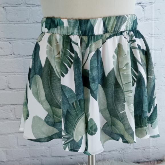 SHOW ME YOUR MUMU* SHORTS - Picture 10 of 16